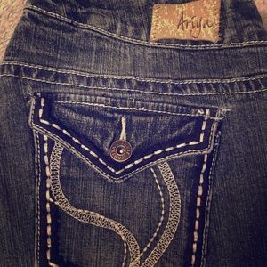 Gently used 15/16 Ariya Capri jeans